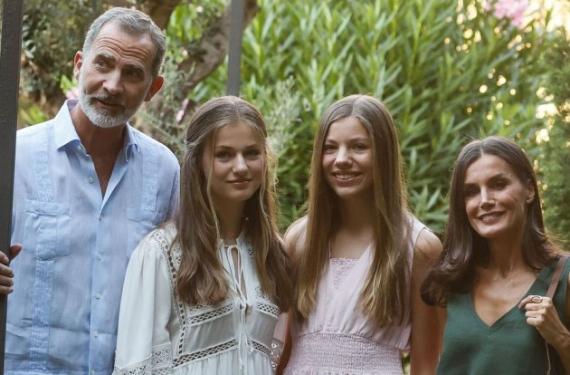 La Iglesia lleva un enfado tremendo con Felipe VI, Letizia y las niñas, especialmente con Leonor