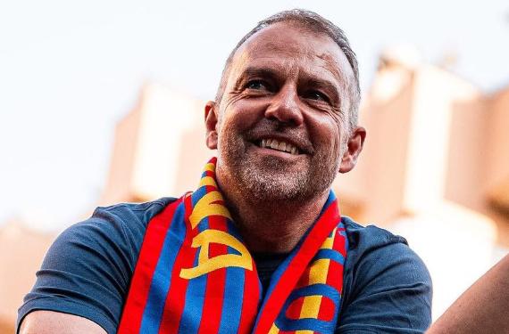 Hansi Flick sonríe con el nuevo fichaje del Barça que llegará en verano