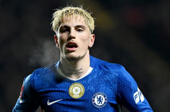 Alejandro Garnacho sorprende a todos al confirmar su relación con una conocida influencer