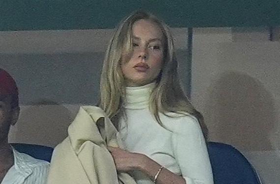 Ester Expósito revoluciona el Bernabéu: su look blanco y el detalle hacia Mbappé