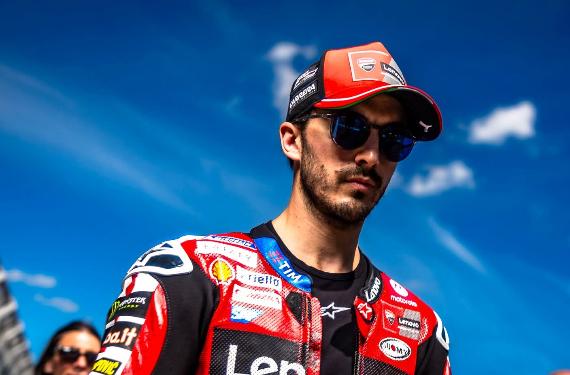 Bagnaia toca fondo en Ducati y enciende todas las alarmas