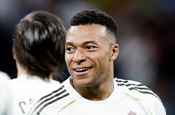 Polémica con Kylian Mbappé: lesionado y de vacaciones con Ester Expósito mientras el equipo lucha por la Liga