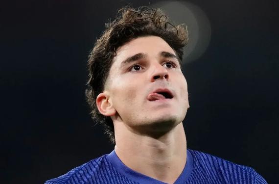 El Atlético de Madrid le hace la vida imposible al Barça con Julián Álvarez: no hay acuerdo
